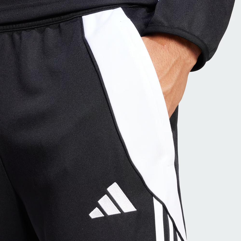 PANTALÓN DE PASEO JUGADOR ADULTO 24/25